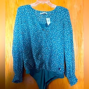 NWT Abercrombie Green floral printed V Neck Bodysuit